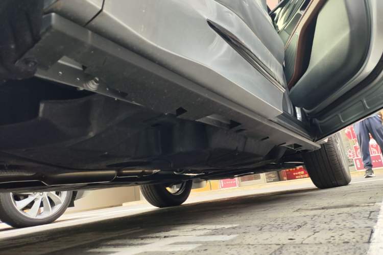 Used Lincoln Nautilus 2026 Model, 2.0T Four-Wheel-Drive Zunyi Hybrid Version Right Side Sill