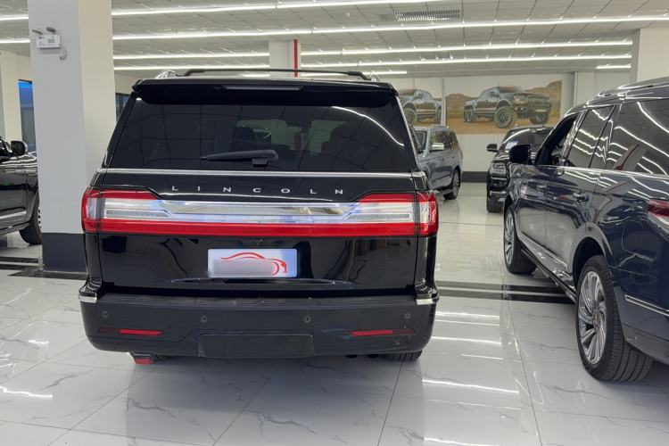 Used Lincoln Navigator  Exterior 3