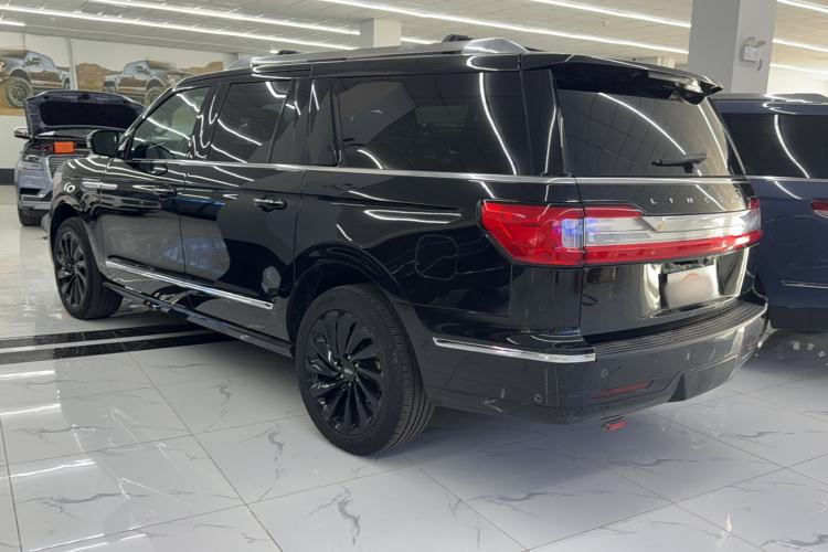 Used Lincoln Navigator  Exterior 4
