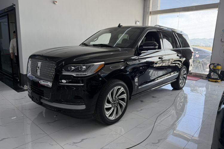Used Lincoln Navigator  Exterior 4