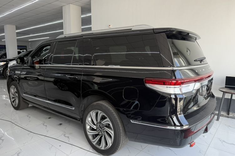 Used Lincoln Navigator  Exterior 5