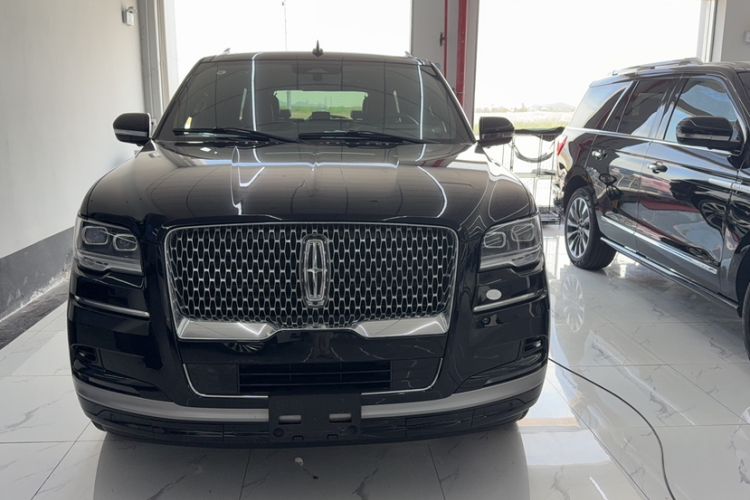 Used Lincoln Navigator  Exterior 6