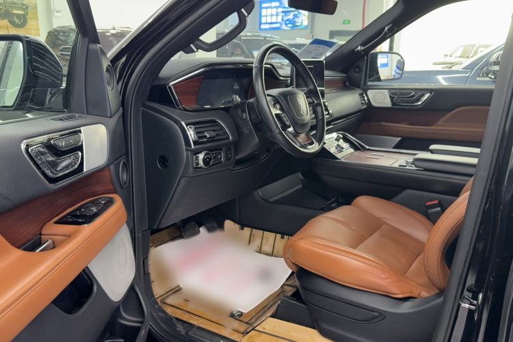 Used Lincoln Navigator  Interior 1