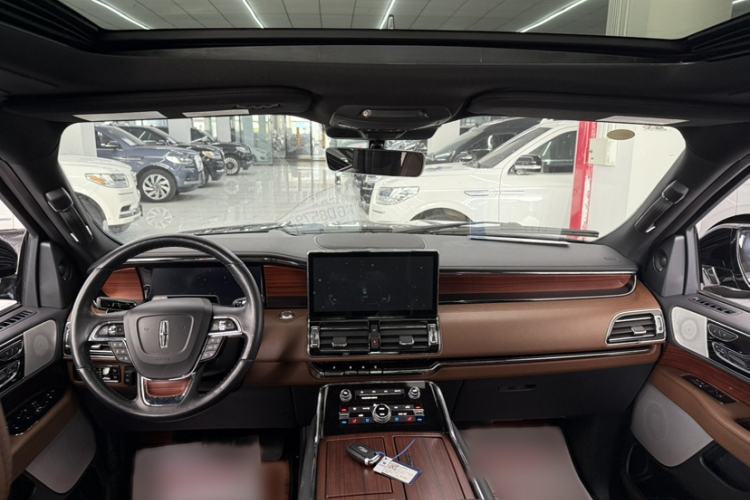Used Lincoln Navigator  Interior 1