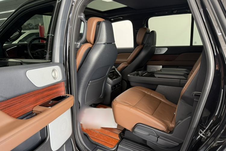 Used Lincoln Navigator  Interior 2