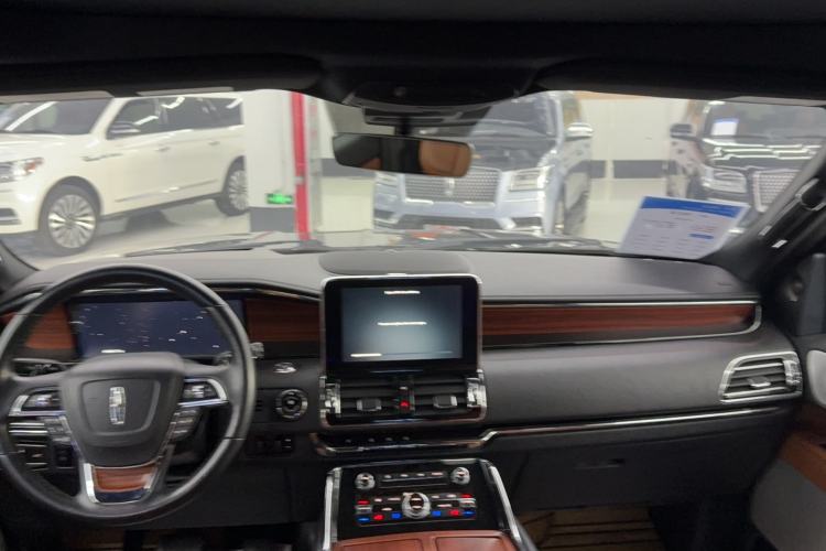 Used Lincoln Navigator  Interior 3