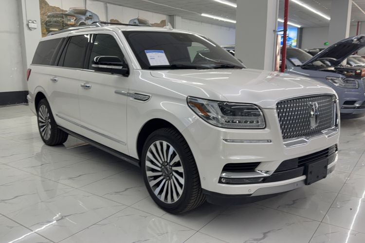 Used Lincoln Navigator  Exterior 2