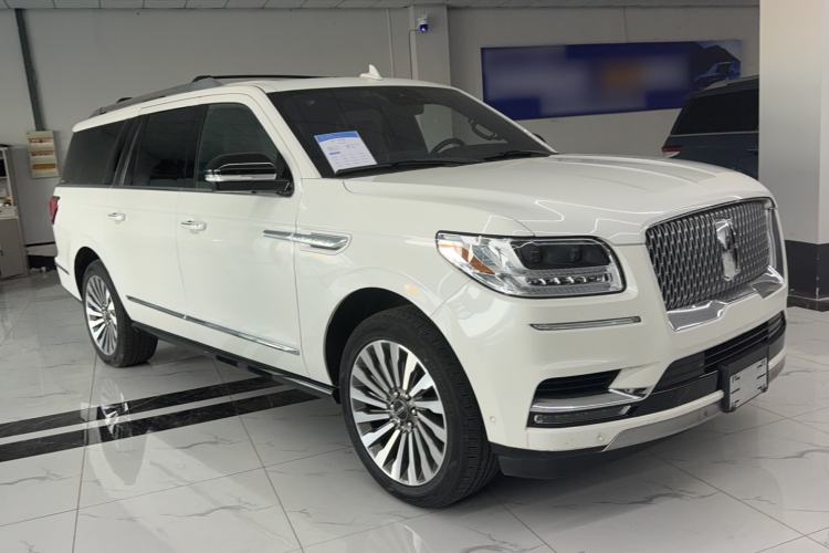 Used Lincoln Navigator  Exterior 2