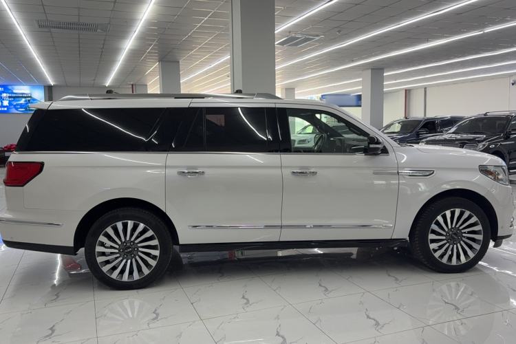 Used Lincoln Navigator  Exterior 3