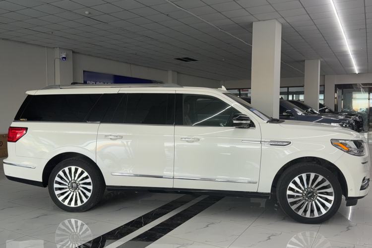 Used Lincoln Navigator  Exterior 3