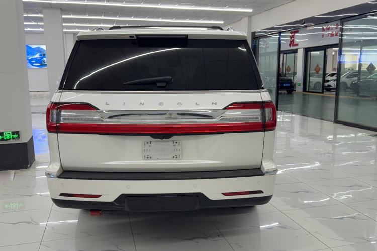 Used Lincoln Navigator  Exterior 4