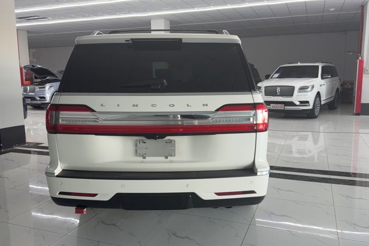 Used Lincoln Navigator  Exterior 4