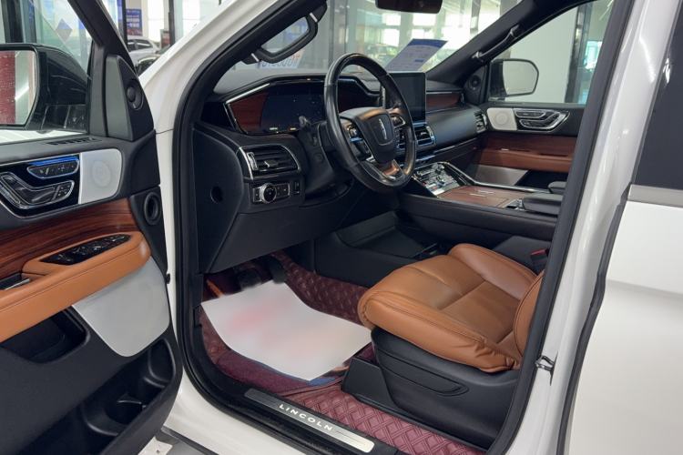 Used Lincoln Navigator  Interior 1