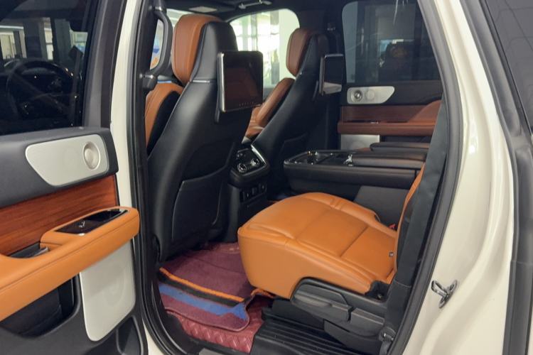 Used Lincoln Navigator  Interior 2
