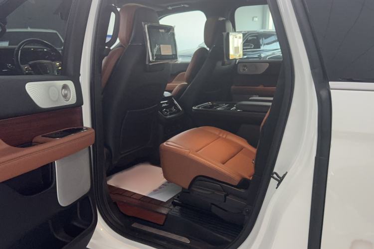 Used Lincoln Navigator  Interior 2