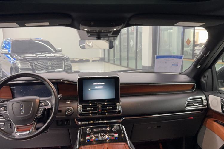 Used Lincoln Navigator  Interior 3