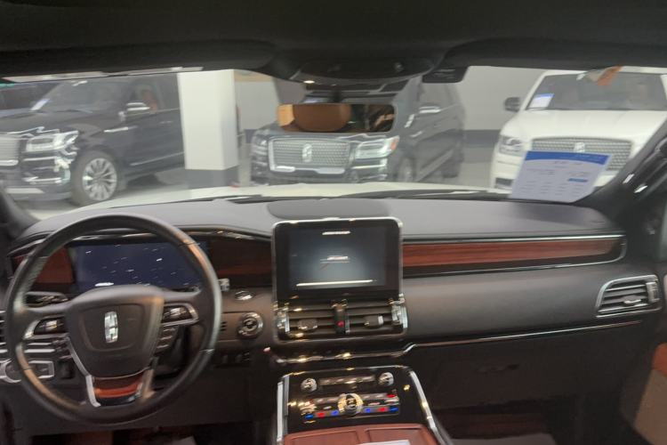 Used Lincoln Navigator  Interior 3