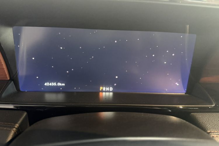 Used Lincoln Navigator  Odometer Close Up