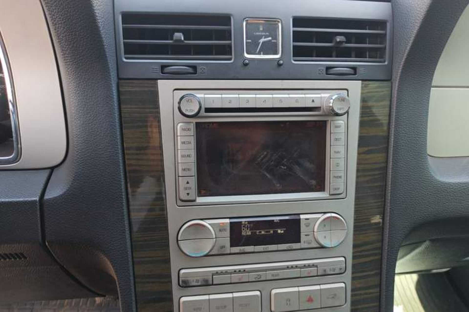 Used Lincoln Navigator 2005 5.4L Audio And AC Panel