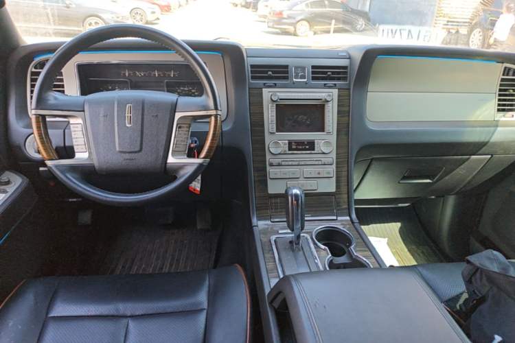 Used Lincoln Navigator 2005 5.4L Center Console