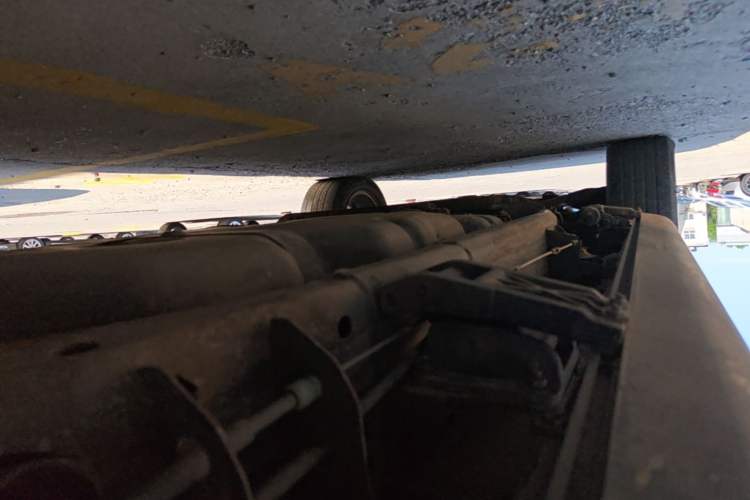 Used Lincoln Navigator 2005 5.4L Chassis Rear Left