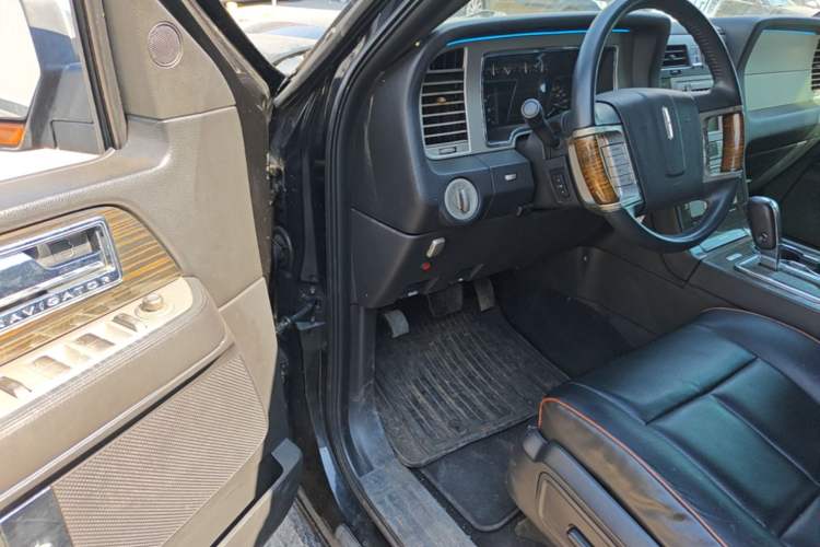 Used Lincoln Navigator 2005 5.4L Driver Seat