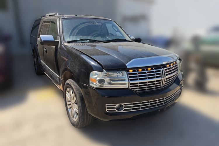 Used Lincoln Navigator 2005 5.4L Front Right 45 Deg