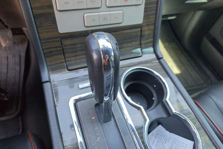 Used Lincoln Navigator 2005 5.4L Gear Lever
