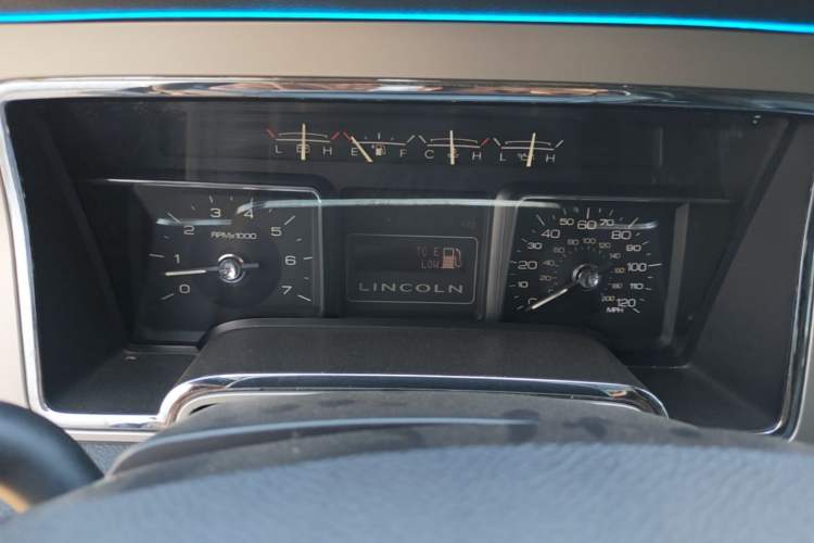 Used Lincoln Navigator 2005 5.4L Instrument Cluster