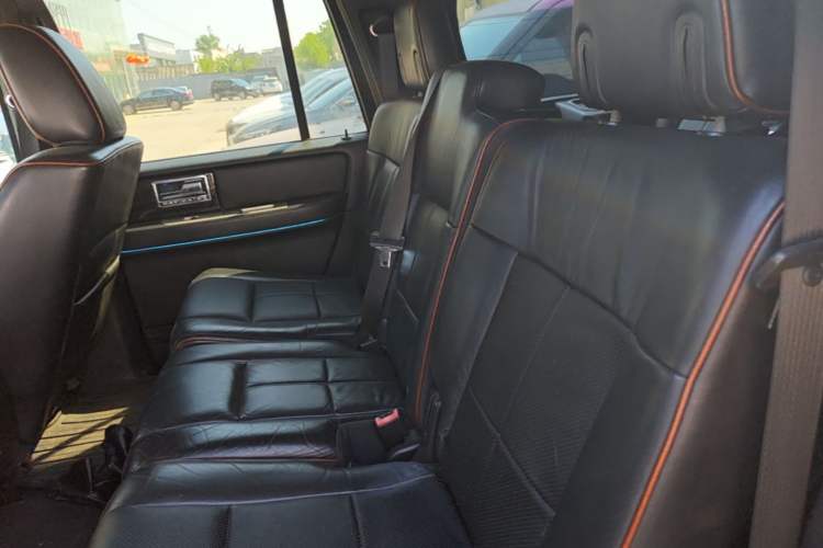 Used Lincoln Navigator 2005 5.4L Left Rear Seat