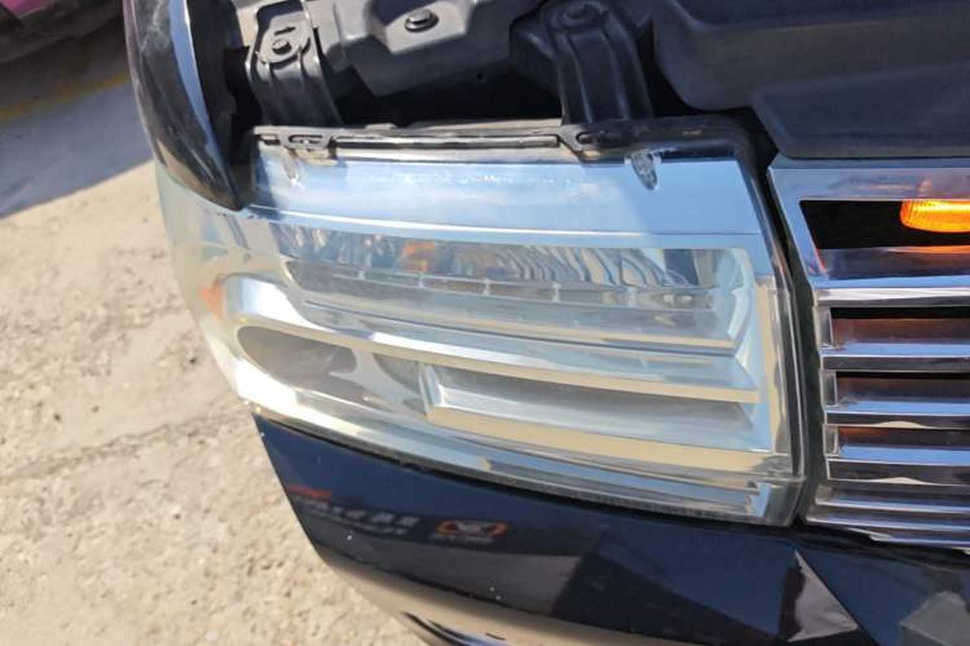 Used Lincoln Navigator 2005 5.4L Right Front Headlight