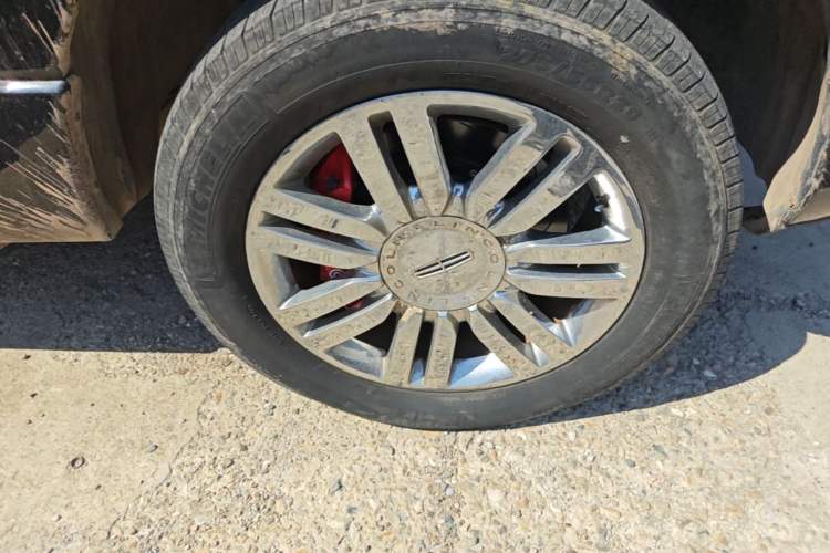 Used Lincoln Navigator 2005 5.4L Right Front Wheel Hub