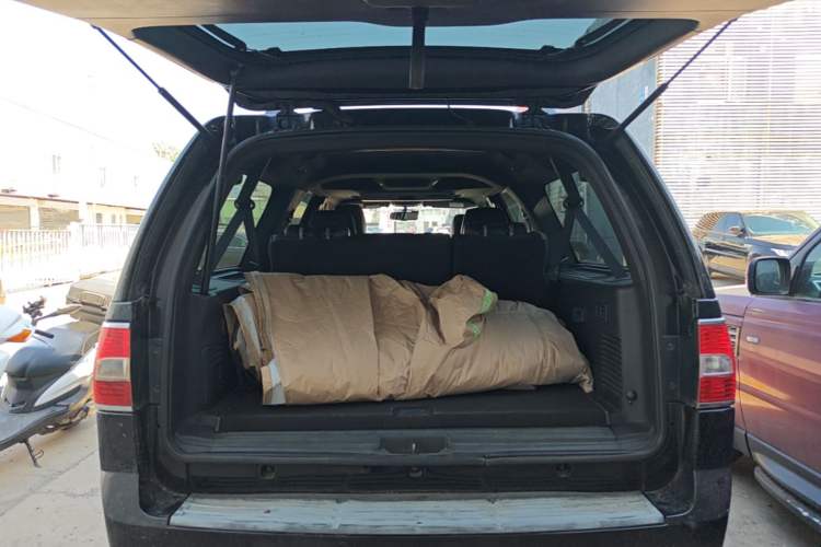 Used Lincoln Navigator 2005 5.4L Trunk