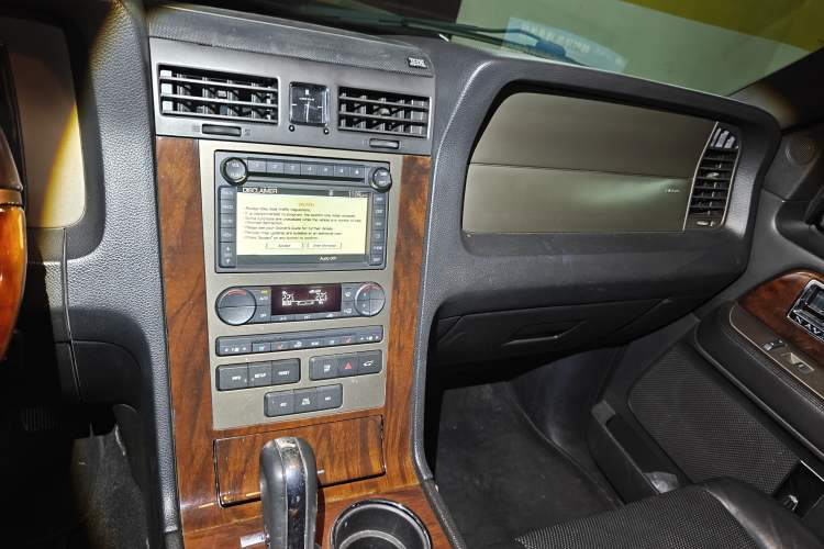 Used Lincoln Navigator 2010 5.4L AWD Audio And AC Panel