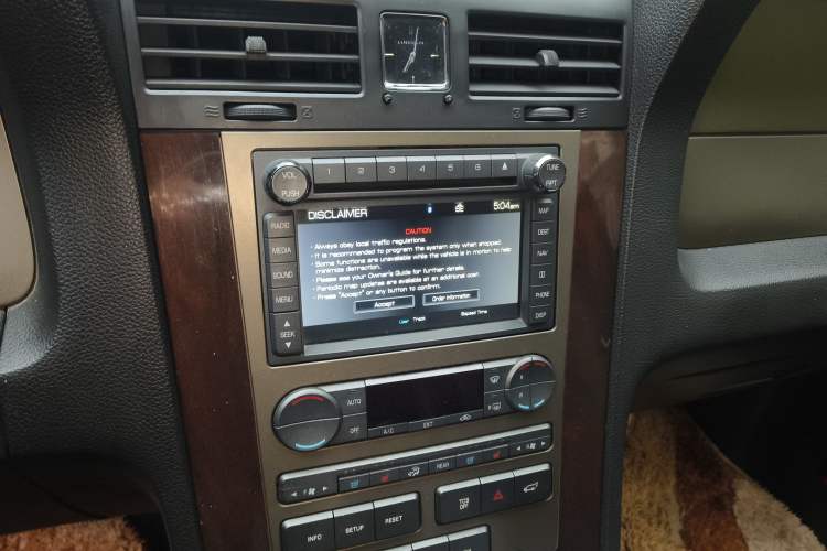 Used Lincoln Navigator 2010 5.4L AWD Audio And AC Panel