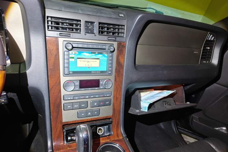 Used Lincoln Navigator 2010 5.4L AWD Audio And AC Panel