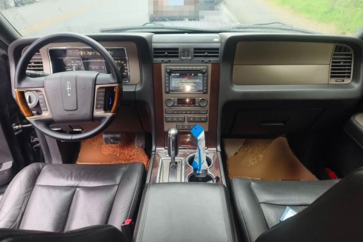 Used Lincoln Navigator 2010 5.4L AWD Center Console