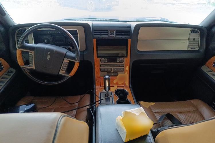 Used Lincoln Navigator 2010 Presidential Number Center Console