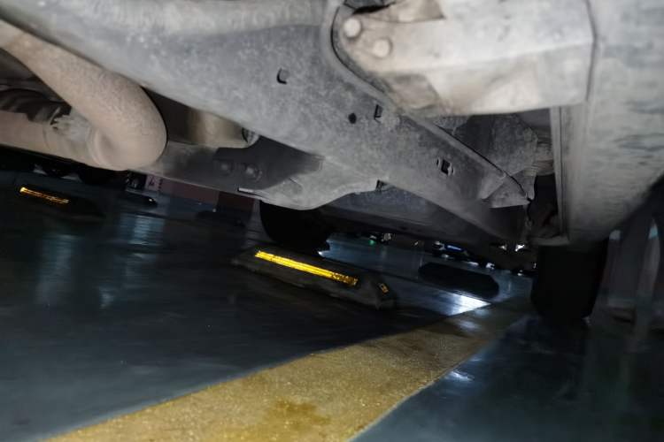 Used Lincoln Navigator 2010 5.4L AWD Chassis Front Left