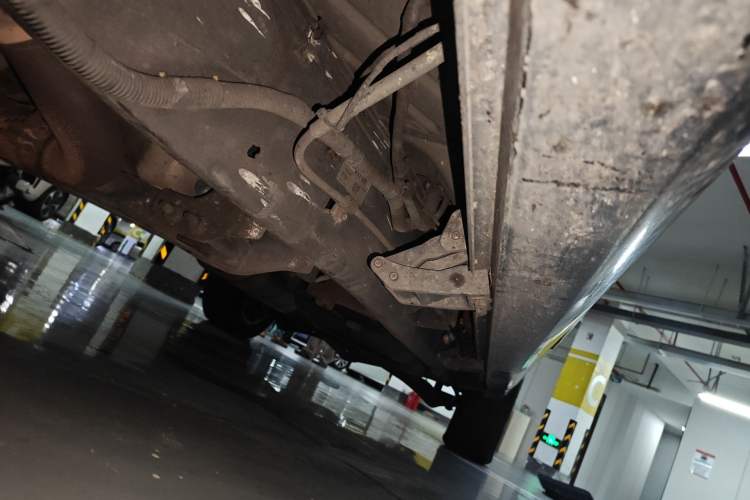 Used Lincoln Navigator 2010 5.4L AWD Chassis Front Left