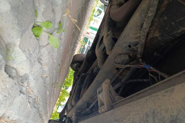 Used Lincoln Navigator 2010 Presidential Number Chassis Front Left
