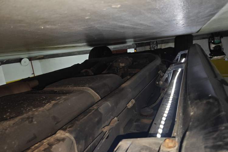 Used Lincoln Navigator 2010 5.4L AWD Chassis Rear Left