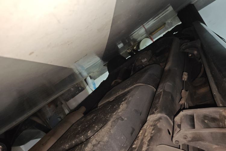 Used Lincoln Navigator 2010 5.4L AWD Chassis Rear Left