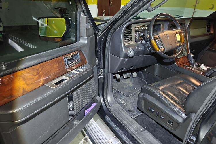Used Lincoln Navigator 2010 5.4L AWD Driver Seat