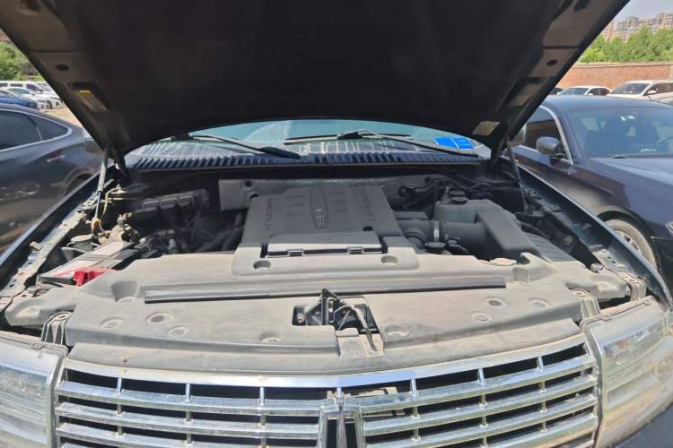 Used Lincoln Navigator 2010 Leader No. 1 5.4L V8 Engine Bay