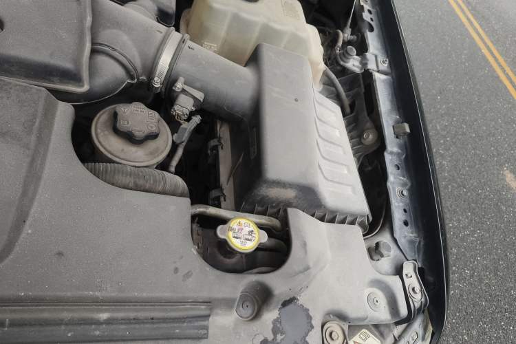 Used Lincoln Navigator 2010 5.4L AWD Engine Bay Left