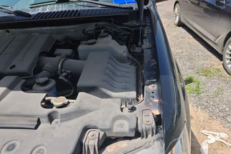 Used Lincoln Navigator 2010 Leader No. 1 5.4L V8 Engine Bay Left