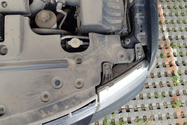 Used Lincoln Navigator 2010 Presidential Number Engine Bay Left