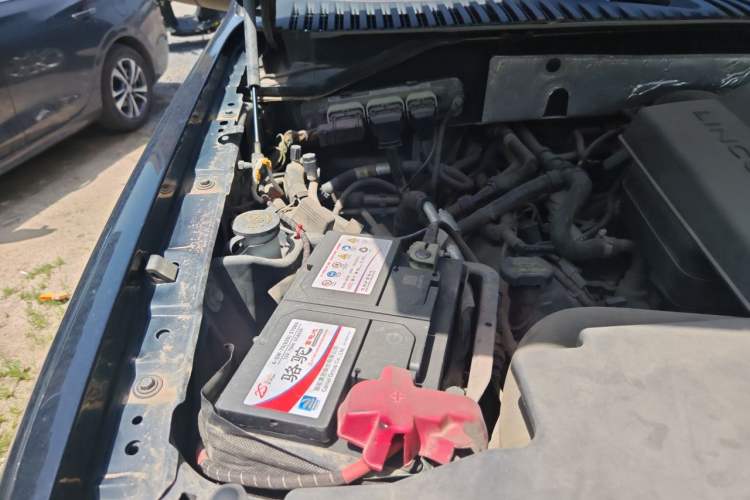 Used Lincoln Navigator 2010 Leader No. 1 5.4L V8 Engine Bay Right