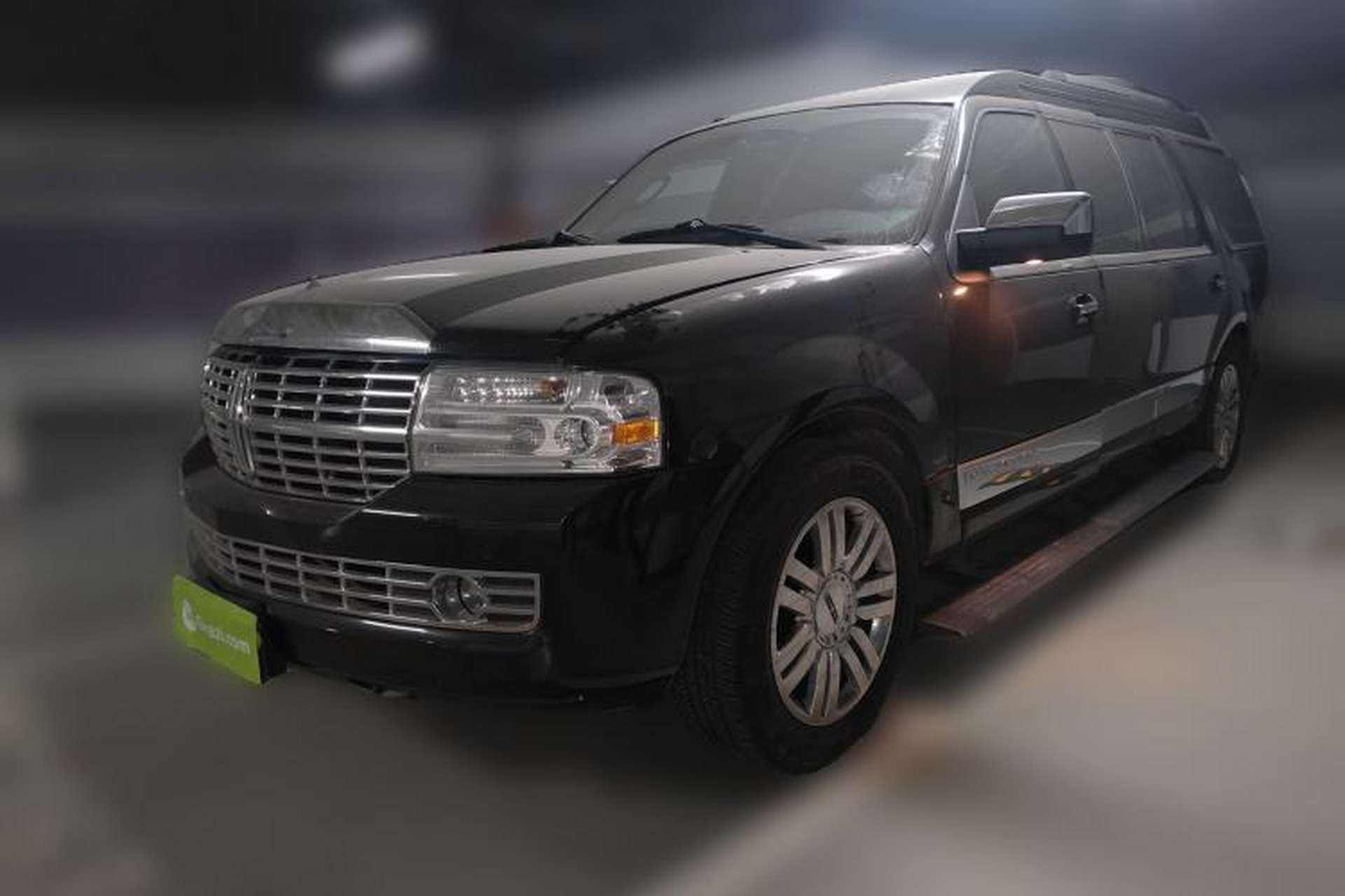 Used Lincoln Navigator 2010 5.4L AWD Front Left 45 Deg